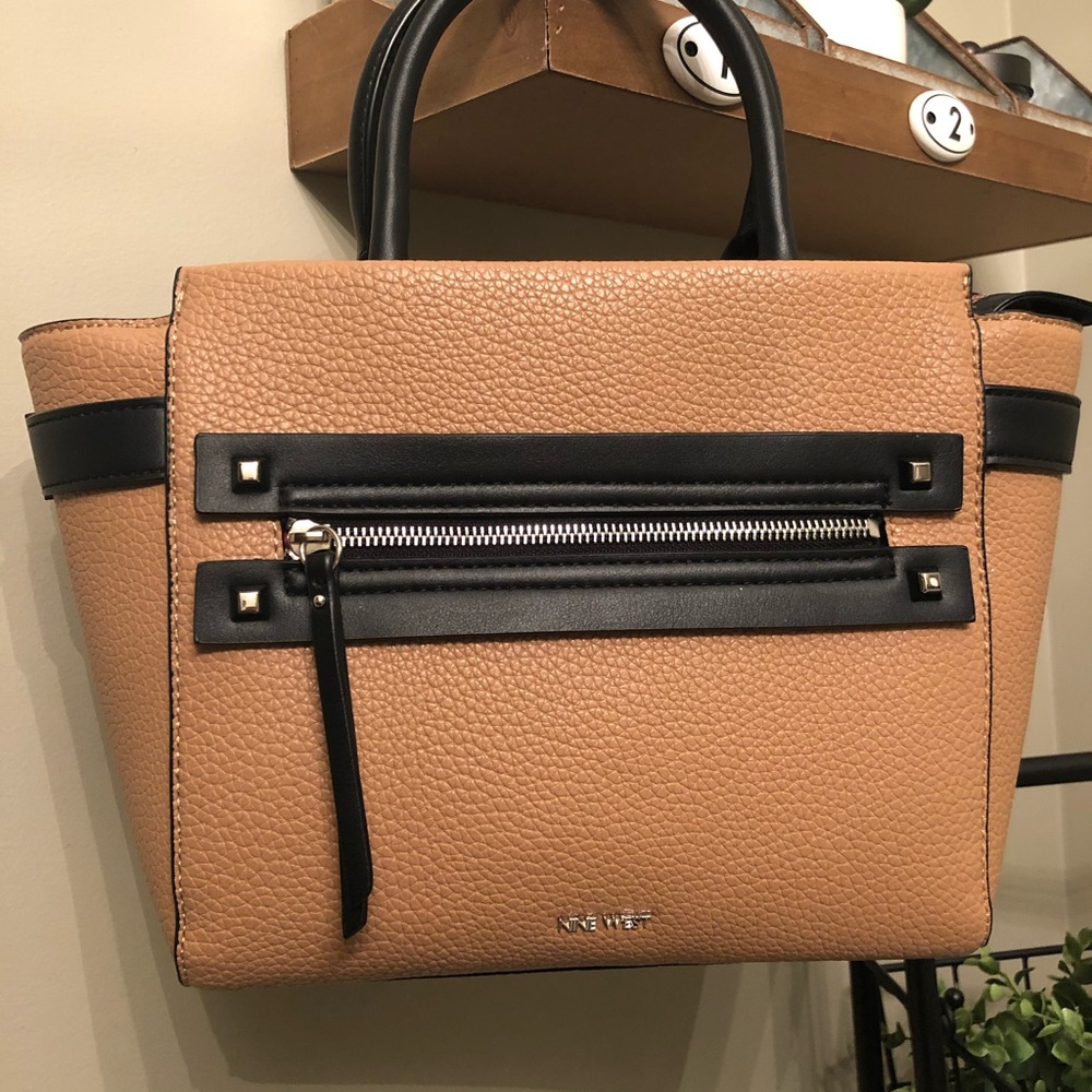👜 Nine West Tan and Black Leather Handbag Purse